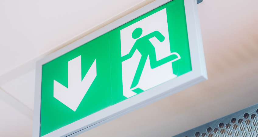 Evacuação de Emergência: Em caso de incêndio ou sismo